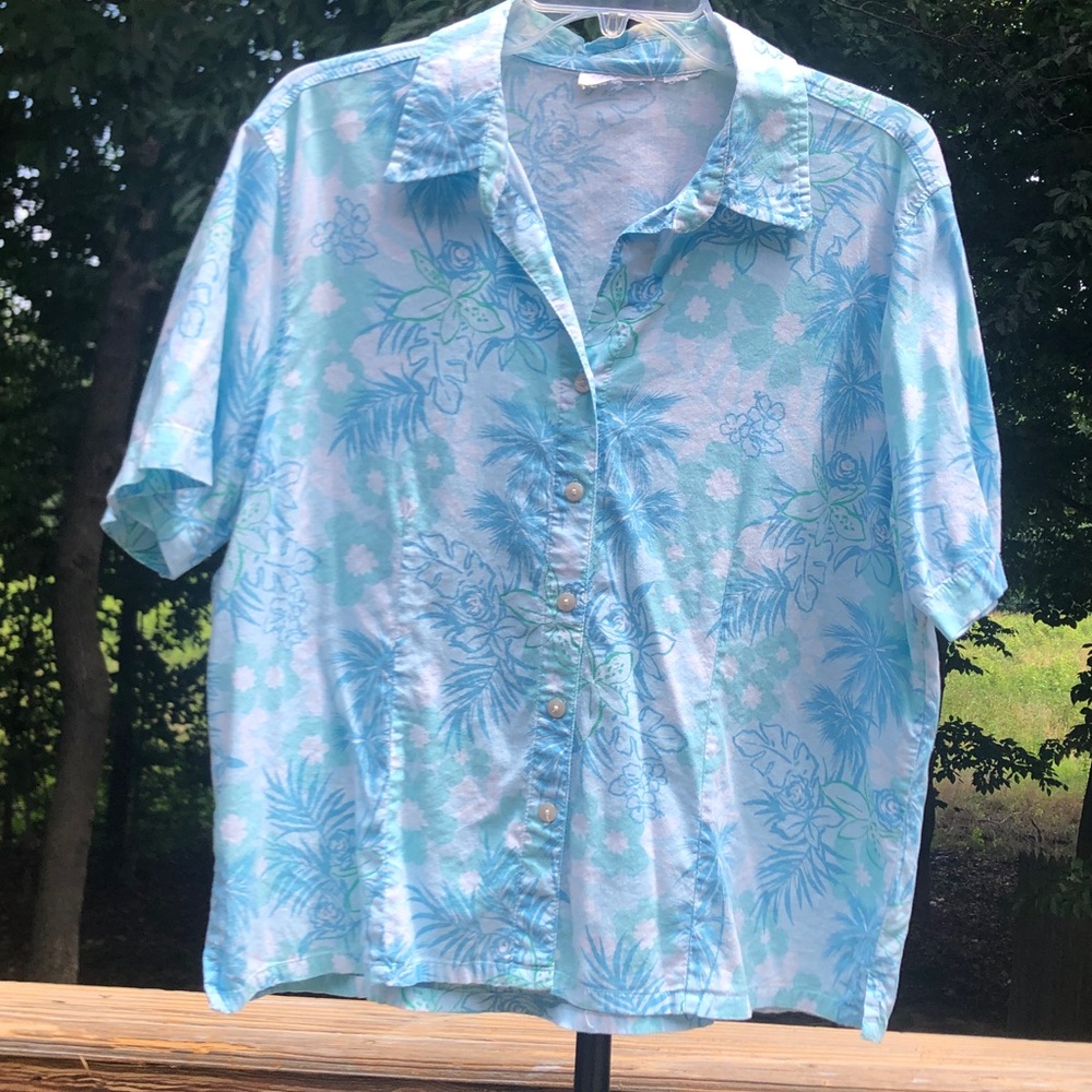 BLUE Vintage Hawaiian women’s short sleeve button down Pit to Pit 23” Used